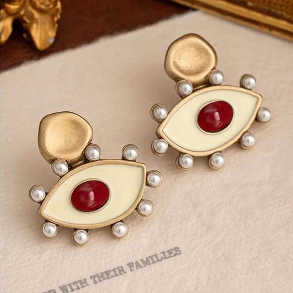 Red Eye Earrings Q999